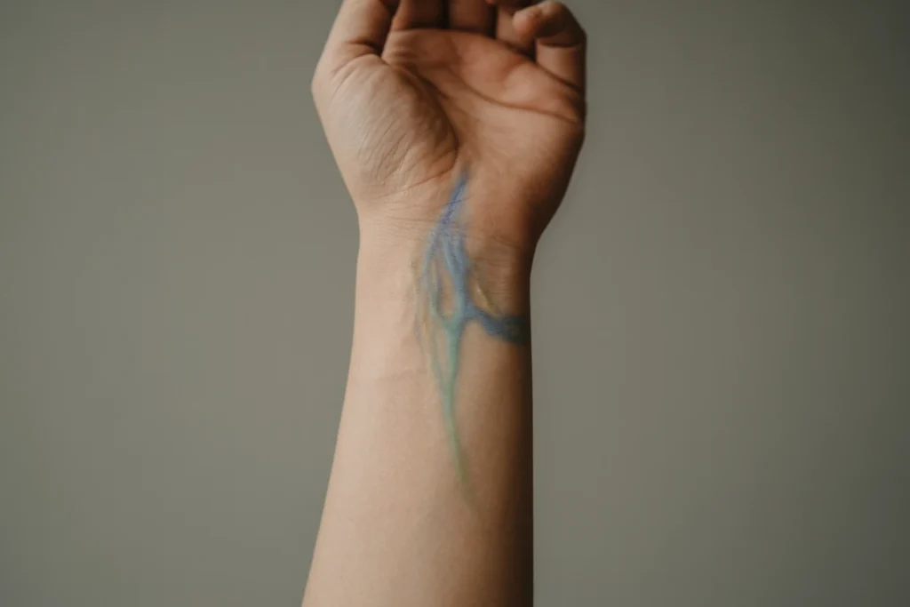 Skin Undertone Blue vs Green Veins on Wrist: Identify Yours 3 Understanding Skin Undertone Blue vs Green Veins on Wrist